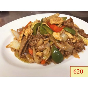 620. HỦ TIẾU XÀO ĐẶC BIỆT - STIR FRIED RICE NOODLE WITH ASSORTED MEAT ( CHICKEN BREAST, BEEF, SEAFOOD ) & MIXED VEGETABLES